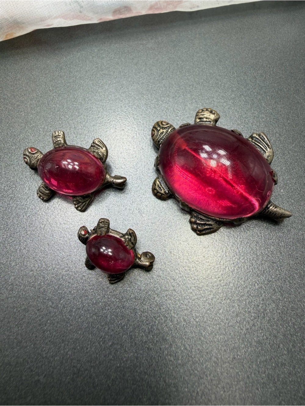 Vintage Jelly Pink Turtle Brooches #cz11